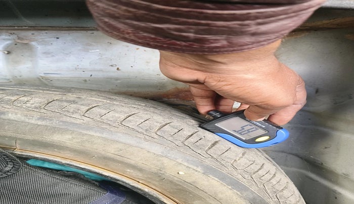 2010 Chevrolet Aveo LS 1.4, Petrol, Manual, 19,817 km, tyre