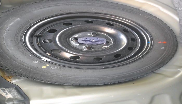 2020 Maruti Swift VXI, Petrol, Manual, 11,849 km, tyre