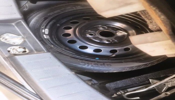 2017 Maruti Wagon R 1.0 VXI, Petrol, Manual, 47,865 km, tyre