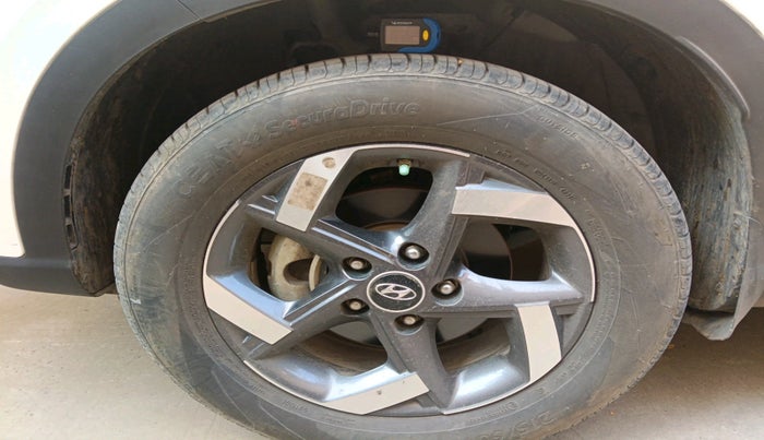 2022 Hyundai VENUE SX (O) 1.5 CRDI, Diesel, Manual, 19,485 km, tyre