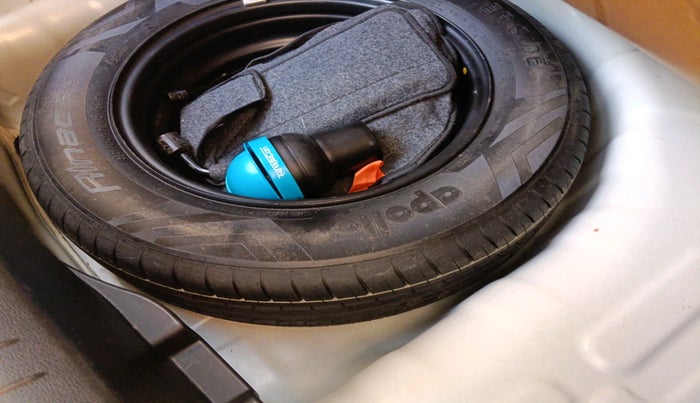 2022 Hyundai VENUE SX (O) 1.5 CRDI, Diesel, Manual, 19,485 km, tyre