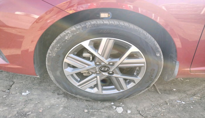 2023 Hyundai Verna SX(O) 1.5 MPI IVT , Petrol, Automatic, 5,042 km, tyre