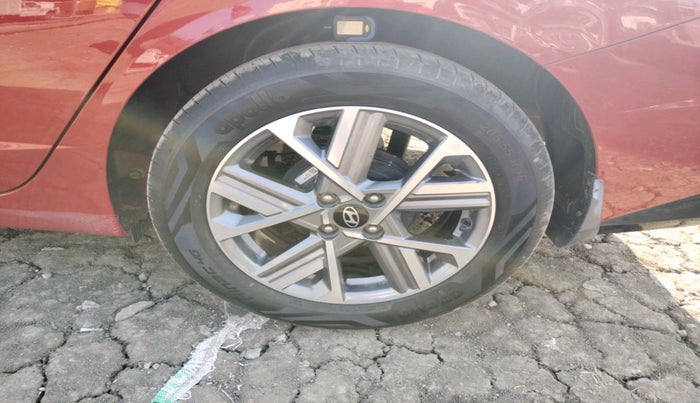 2023 Hyundai Verna SX(O) 1.5 MPI IVT , Petrol, Automatic, 5,042 km, tyre