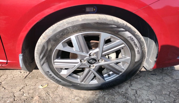 2023 Hyundai Verna SX(O) 1.5 MPI IVT , Petrol, Automatic, 5,042 km, tyre