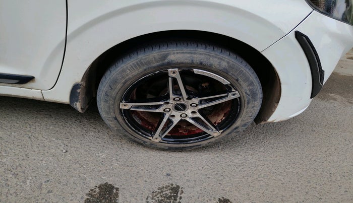 2022 Hyundai AURA S 1.2 AMT, Petrol, Automatic, 27,444 km, tyre