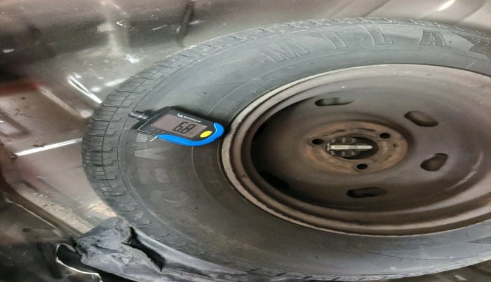 2016 Renault Kwid RXT 1.0, Petrol, Manual, 47,684 km, tyre