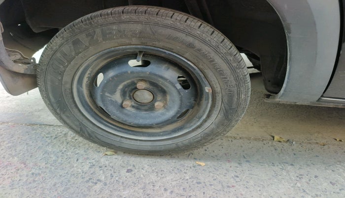 2016 Renault Kwid RXT 1.0, Petrol, Manual, 47,684 km, tyre