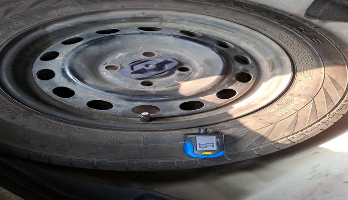 2020 Maruti Swift LXI, Petrol, Manual, 99,434 km, tyre