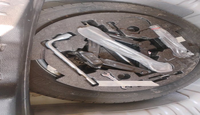 2024 Mahindra XUV 3XO MX1 1.2 L TCMPFi, Petrol, Manual, 12,928 km, tyre