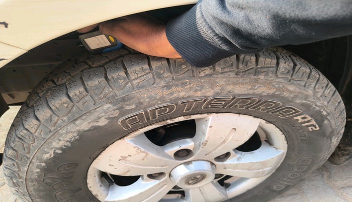 2016 Tata Safari Storme 2.2 VX 4X2, Diesel, Manual, 2,15,508 km, tyre