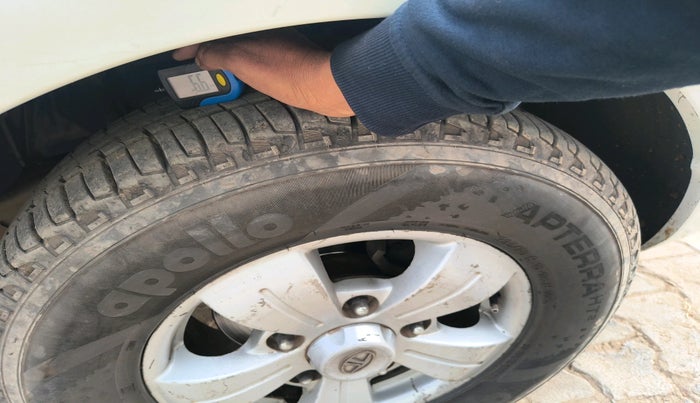 2016 Tata Safari Storme 2.2 VX 4X2, Diesel, Manual, 2,15,508 km, tyre