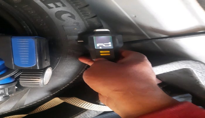 2013 Volkswagen Vento HIGHLINE DIESEL 1.6, Diesel, Manual, 1,47,967 km, tyre