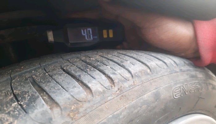 2013 Volkswagen Vento HIGHLINE DIESEL 1.6, Diesel, Manual, 1,47,967 km, tyre