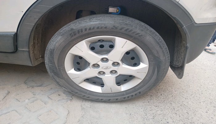 2020 Mahindra XUV300 W6 1.2 PETROL, Petrol, Manual, 64,196 km, tyre