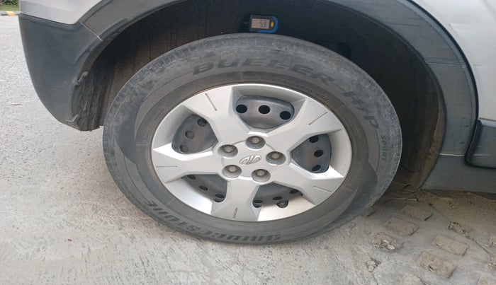 2020 Mahindra XUV300 W6 1.2 PETROL, Petrol, Manual, 64,196 km, tyre