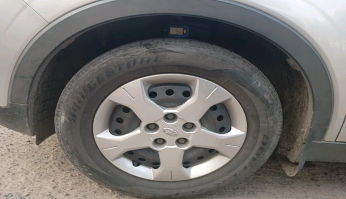 2020 Mahindra XUV300 W6 1.2 PETROL, Petrol, Manual, 64,196 km, tyre