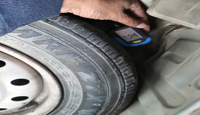 2013 Maruti A Star LXI, Petrol, Manual, 73,387 km, tyre