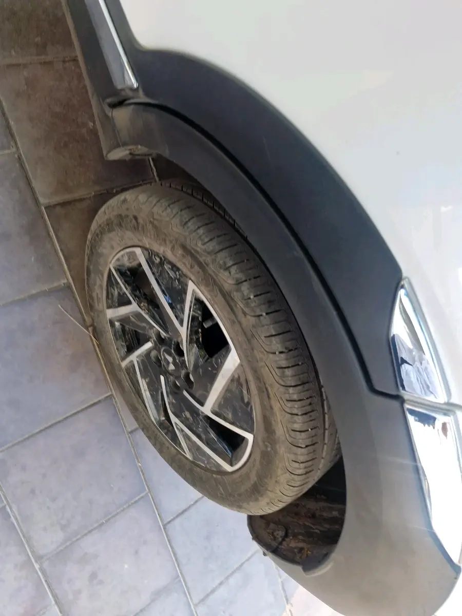 2024 Mahindra XUV 3XO AX7 1.2 TGDi, Petrol, Manual, 22,052 km, tyre