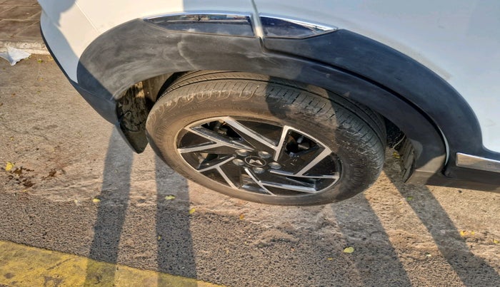 2024 Mahindra XUV 3XO AX7 1.2 TGDi, Petrol, Manual, 20,361 km, tyre