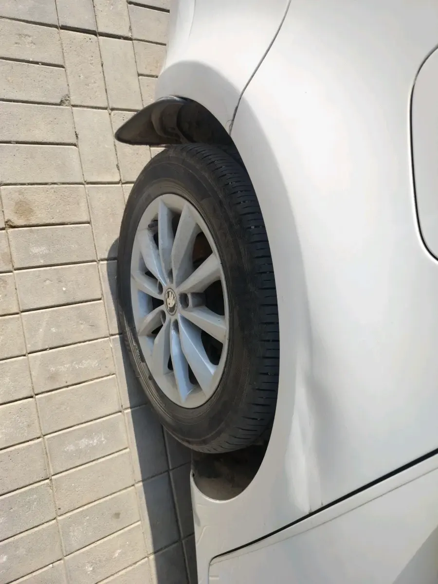 2013 Skoda Octavia STYLE 1.8 TSI AT, Petrol, Automatic, 72,700 km, tyre