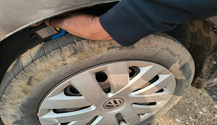 2016 Volkswagen Ameo COMFORTLINE 1.5 AT, Diesel, Automatic, 1,06,042 km, tyre