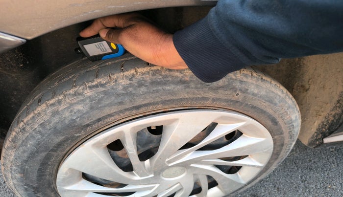 2016 Volkswagen Ameo COMFORTLINE 1.5 AT, Diesel, Automatic, 1,06,042 km, tyre