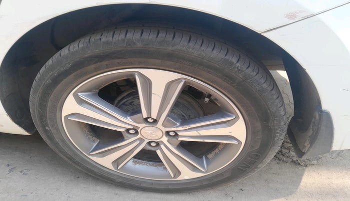 2018 Hyundai Verna 1.6 VTVT SX, Petrol, Manual, 68,217 km, tyre