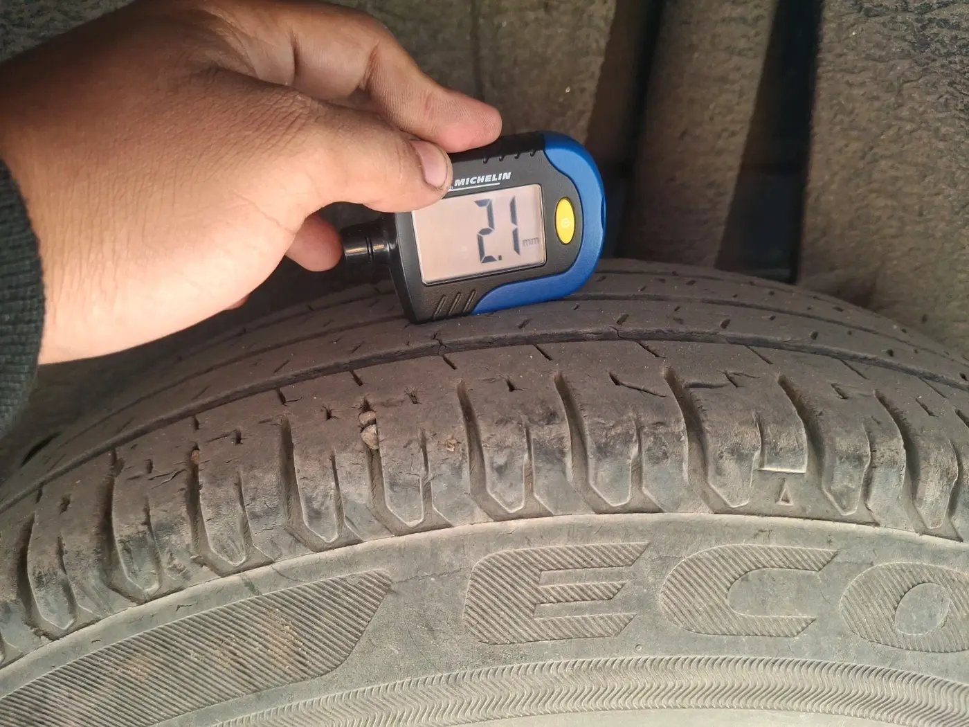 2019 Maruti Dzire VXI, Petrol, Manual, 57,727 km, tyre