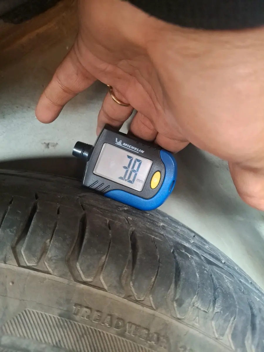 2019 Maruti Dzire VXI, Petrol, Manual, 57,727 km, tyre