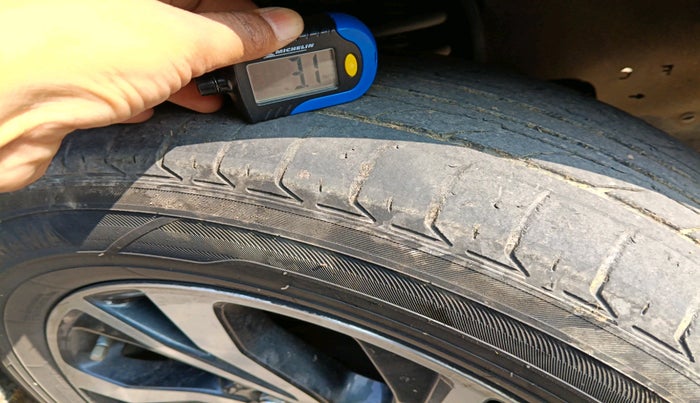 2021 Toyota Innova Crysta 2.4 VX 8 STR, Diesel, Manual, 1,13,287 km, tyre