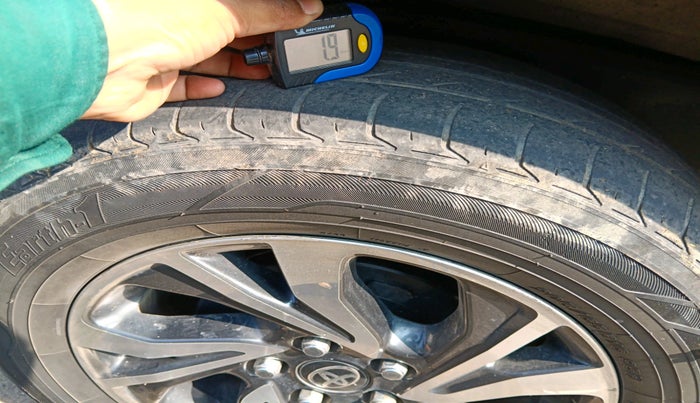 2021 Toyota Innova Crysta 2.4 VX 8 STR, Diesel, Manual, 1,13,287 km, tyre