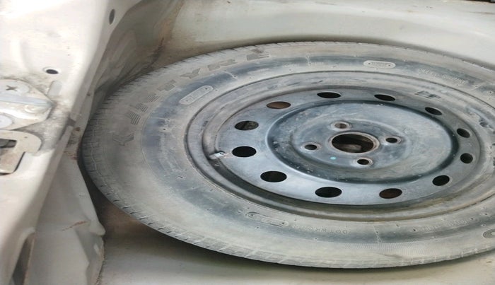 2014 Maruti Swift VXI, Petrol, Manual, 88,949 km, tyre