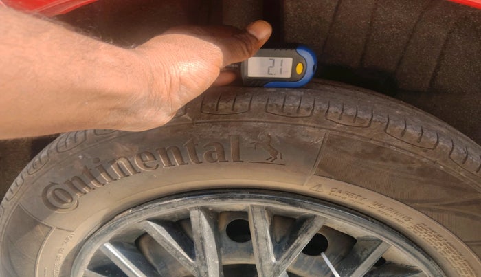 2018 Maruti Swift VXI AMT, Petrol, Automatic, 93,772 km, tyre