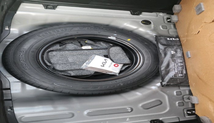 2024 KIA SONET HTK (O) 1.2 Petrol MT, Petrol, Manual, 7,405 km, tyre