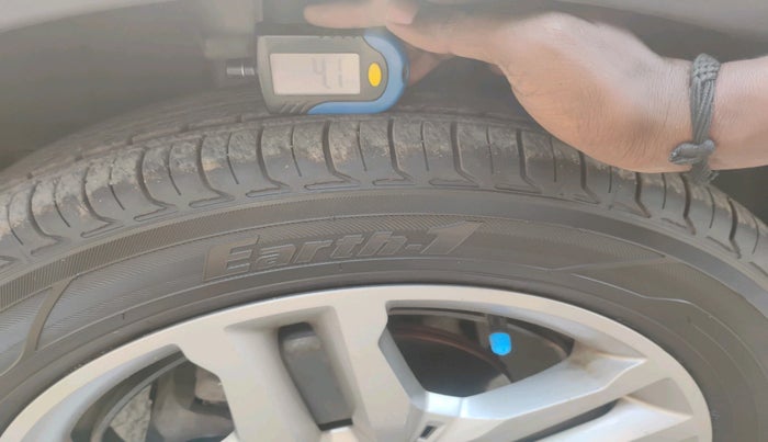 2021 Renault TRIBER RXZ, Petrol, Manual, 62,100 km, tyre