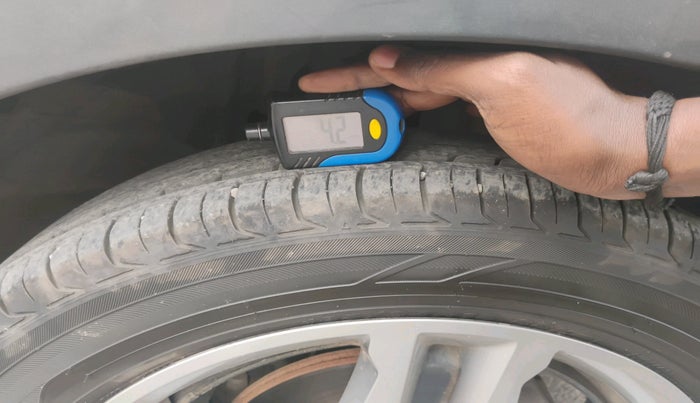 2021 Renault TRIBER RXZ, Petrol, Manual, 62,100 km, tyre