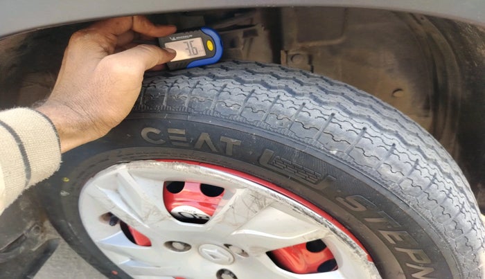 2022 Renault Kwid RXT 1.0 AMT, Petrol, Automatic, 39,000 km, tyre