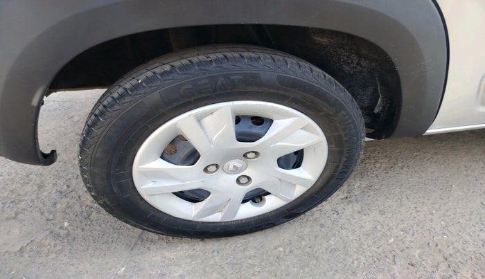 2022 Renault Kwid RXT 1.0 AMT, Petrol, Automatic, 39,000 km, tyre