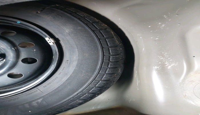 2016 Maruti Swift VXI, Petrol, Manual, 24,209 km, tyre