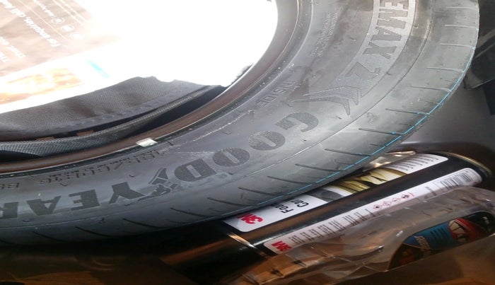 2023 Tata NEXON FEARLESS PURPLE + SUNROOF DUAL TONE 1.2 PETROL, Petrol, Manual, 21,079 km, tyre