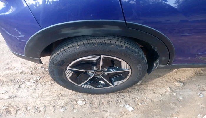 2023 Tata NEXON FEARLESS PURPLE + SUNROOF DUAL TONE 1.2 PETROL, Petrol, Manual, 21,079 km, tyre