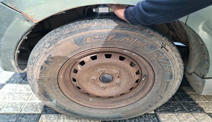 2010 Mahindra Xylo E4, Diesel, Manual, 1,85,354 km, tyre