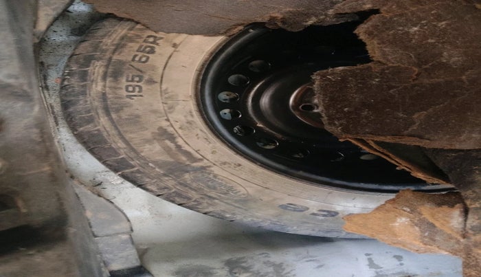 2021 Hyundai VENUE S+ 1.2, Petrol, Manual, 35,250 km, tyre