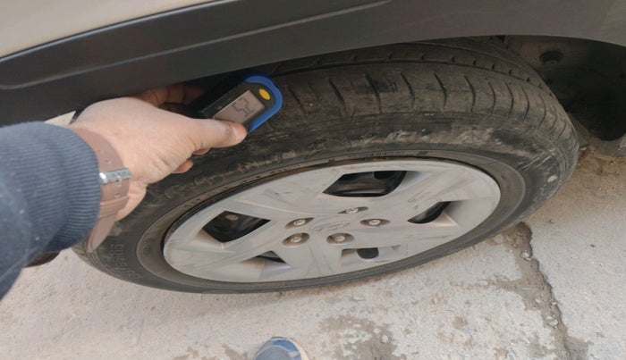 2021 Hyundai VENUE S+ 1.2, Petrol, Manual, 35,250 km, tyre