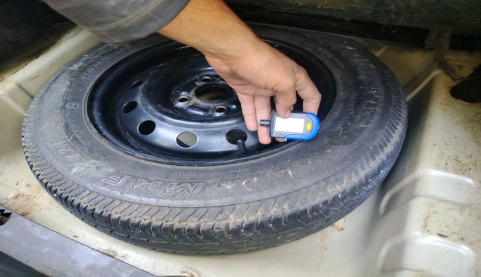 2011 Maruti Swift Dzire VXI, Petrol, Manual, 80,386 km, tyre