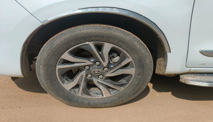 2022 Toyota Innova Crysta 2.7 VX 7 STR, Petrol, Manual, 58,400 km, tyre