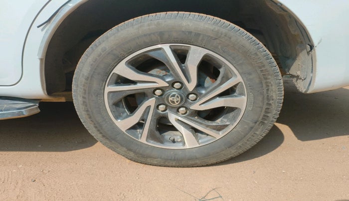 2022 Toyota Innova Crysta 2.7 VX 7 STR, Petrol, Manual, 58,400 km, tyre