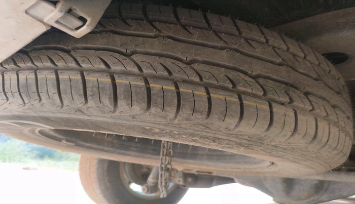 2022 Toyota Innova Crysta 2.7 VX 7 STR, Petrol, Manual, 58,400 km, tyre