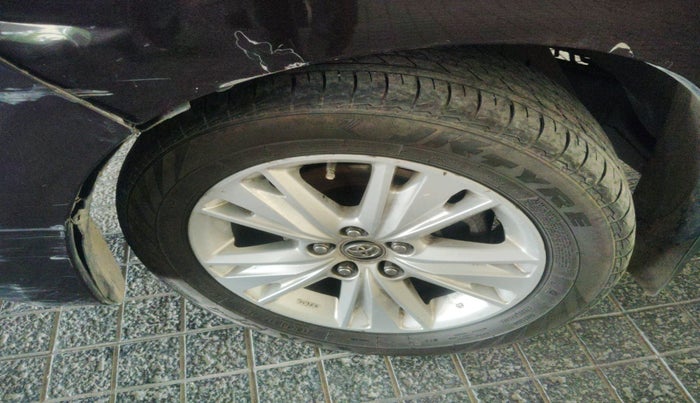 2016 Toyota Innova Crysta 2.4 ZX AT 7 STR, Diesel, Automatic, 2,51,936 km, tyre