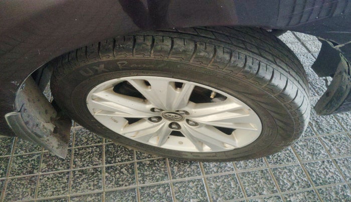 2016 Toyota Innova Crysta 2.4 ZX AT 7 STR, Diesel, Automatic, 2,51,936 km, tyre